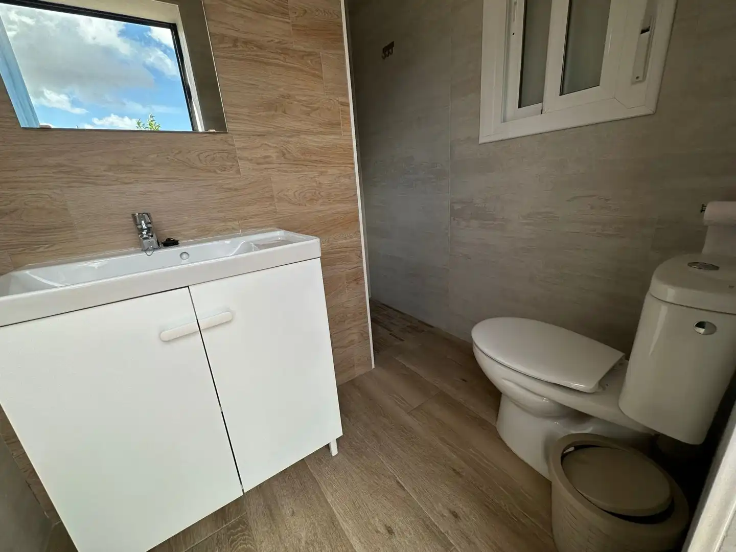 Bathroom of Flat for sale in Lora del Río  with Air Conditioner, Heating and Swimming Pool