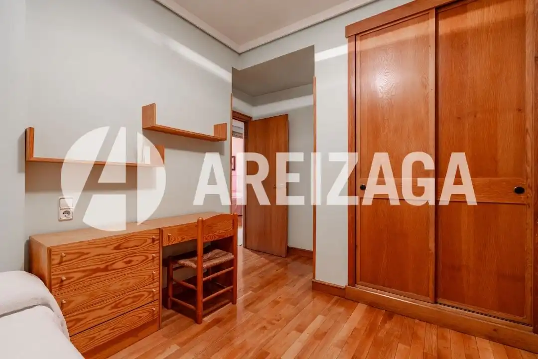 Dormitori de Pis en venda en Donostia - San Sebastián  amb Aire condicionat, Calefacció i Terrassa