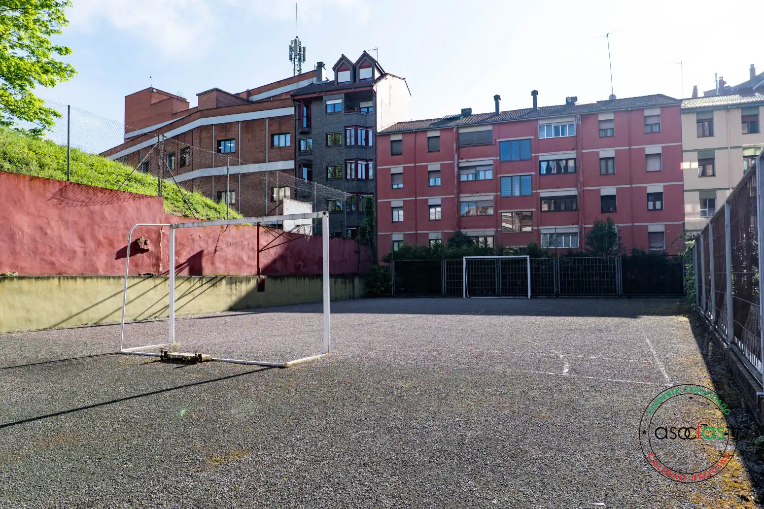 Vista exterior de Pis en venda en Oviedo  amb Calefacció, Parquet i Terrassa