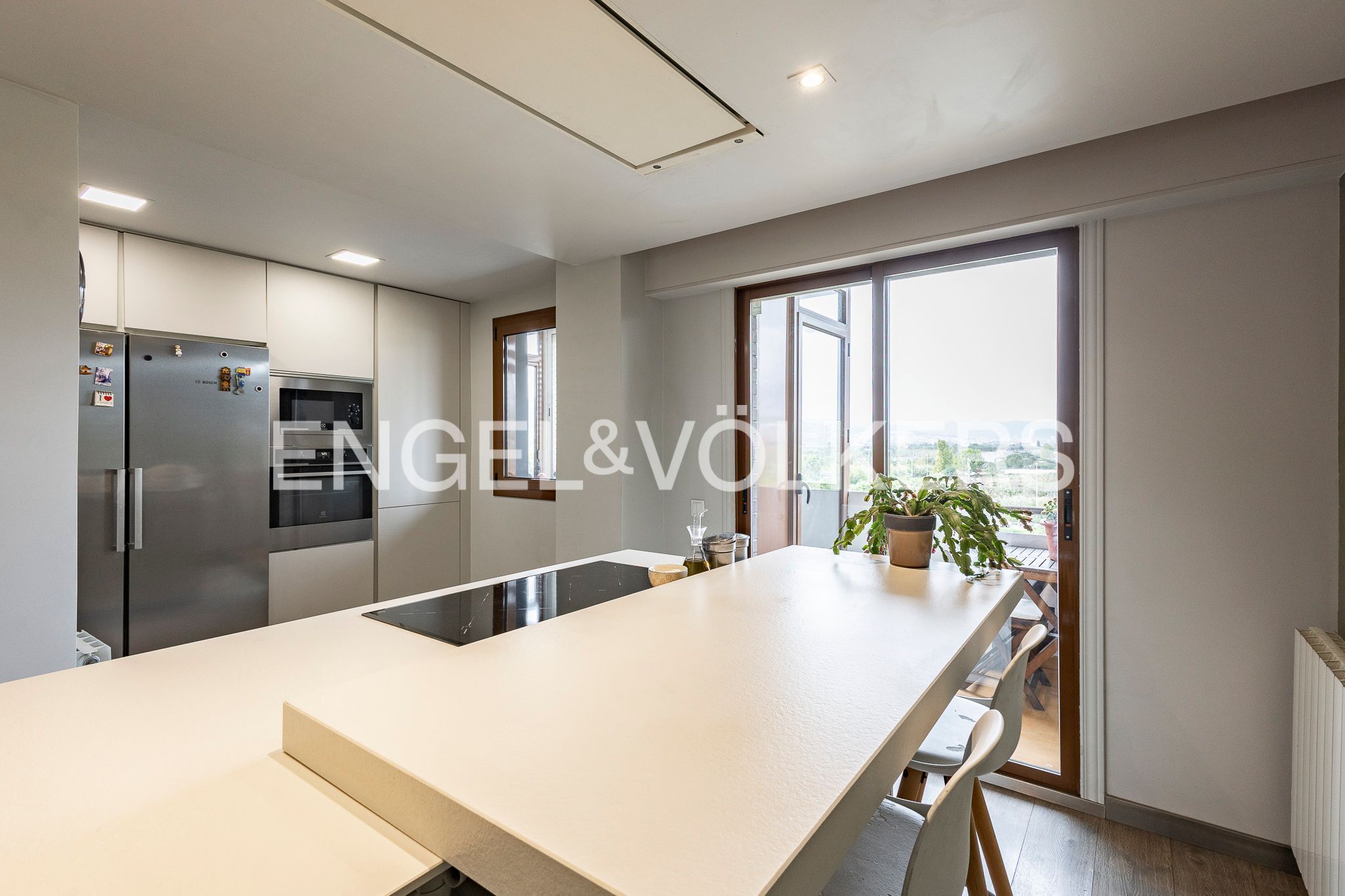 Cuina de Apartament en venda en Sant Joan Despí amb Calefacció, Parquet i Terrassa