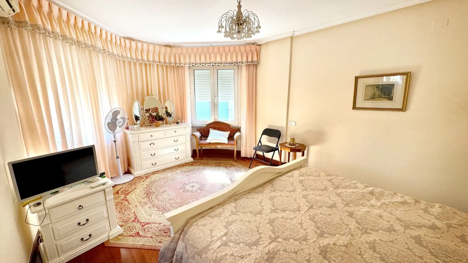 Habitación de Casa o chalet en venta en L'Alfàs del Pi con Piscina