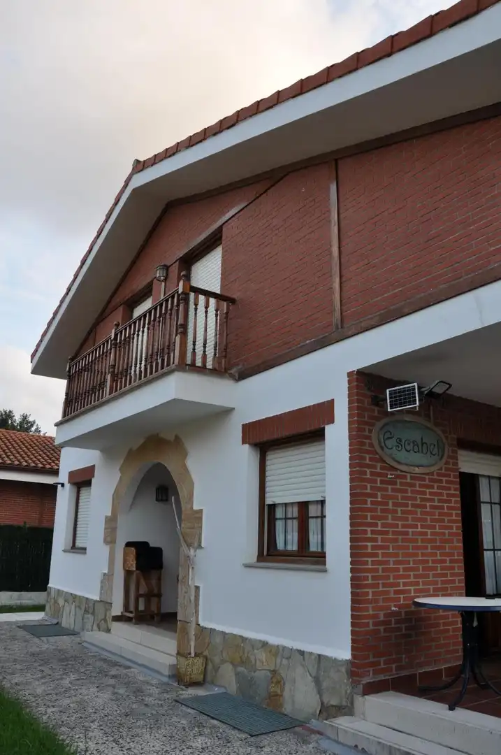 Vista exterior de Casa o chalet en venta en Castro-Urdiales con Calefacción, Jardín privado y Terraza