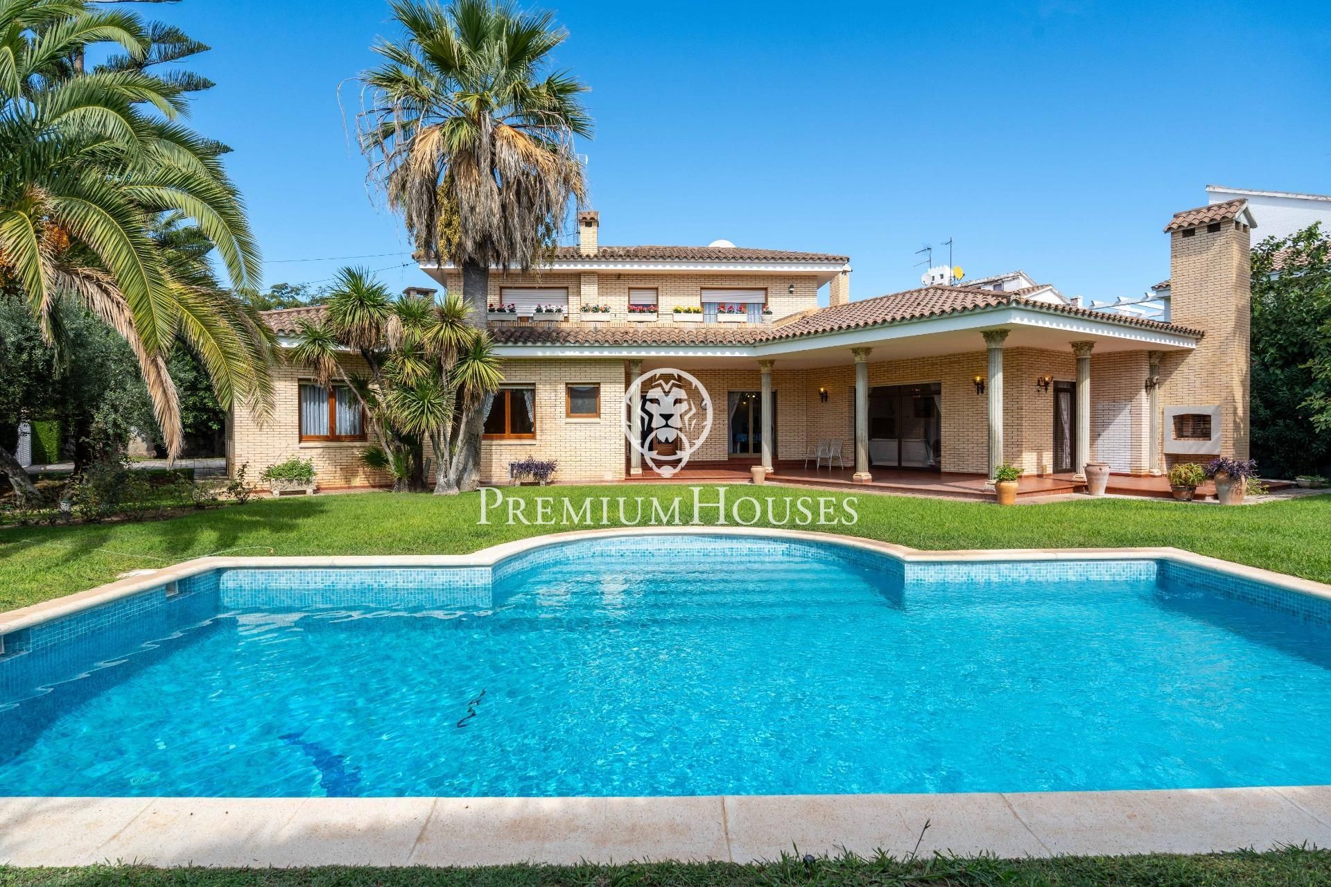 Exterior view of House or chalet for sale in Cambrils  with Heating, Private garden and Terrace