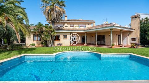 Casa independiente con piscina y jardín en Vilafortuny