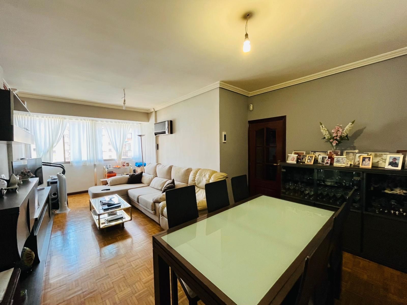 Living room of Flat for sale in  Madrid Capital  with Air Conditioner and Heating