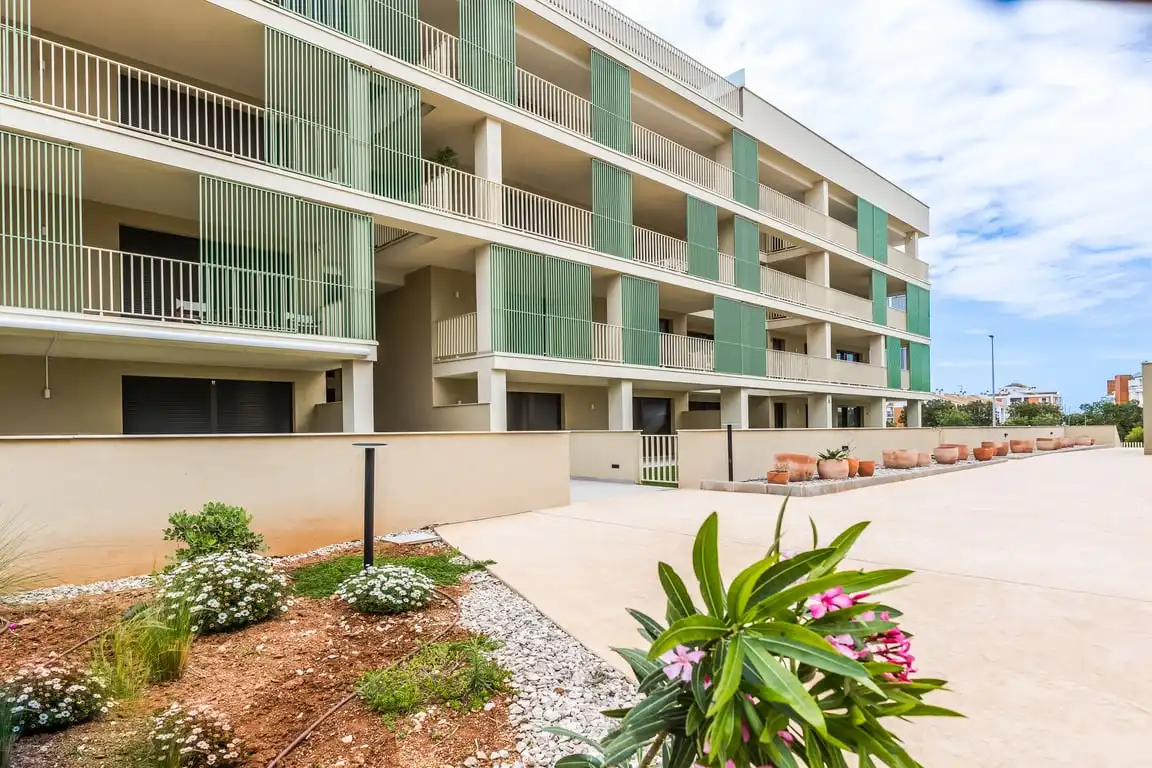 Vista exterior de Apartamento de alquiler en Dénia con Aire acondicionado, Jardín privado y Terraza