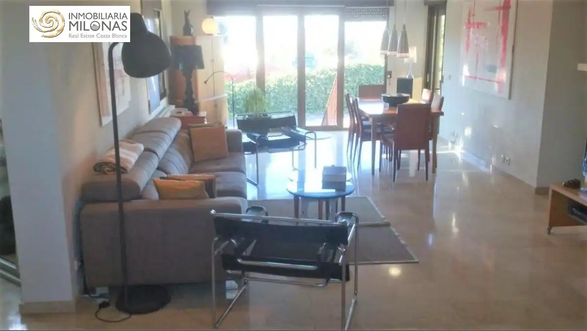 Sala d'estar de Casa o xalet en venda en Benidorm amb Aire condicionat, Calefacció i Jardí privat