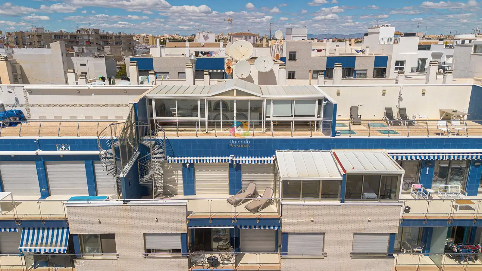 Vista exterior de Ático en venta en Torrevieja con Aire acondicionado, Calefacción y Terraza