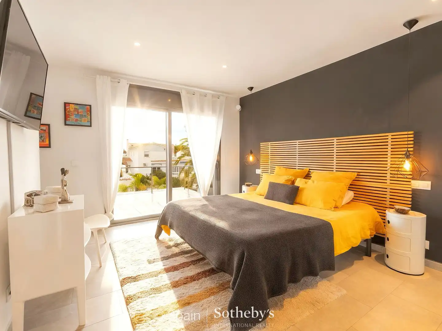 Dormitori de Casa adosada en venda en Empuriabrava amb Aire condicionat, Calefacció i Jardí privat