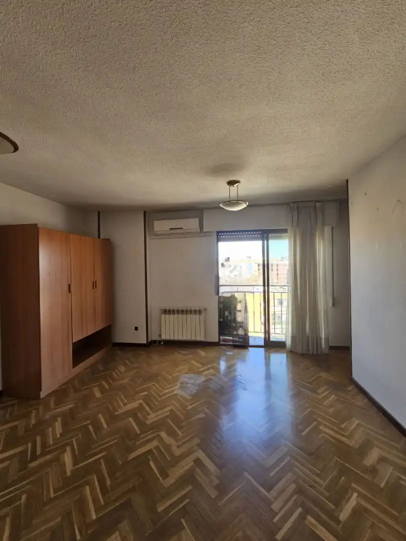 Bedroom of Flat for sale in Fuenlabrada  with Air Conditioner, Heating and Parquet flooring
