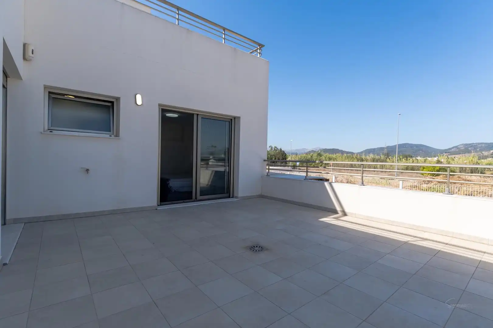 Terrassa de Casa o xalet en venda en Oliva amb Aire condicionat, Jardí privat i Terrassa