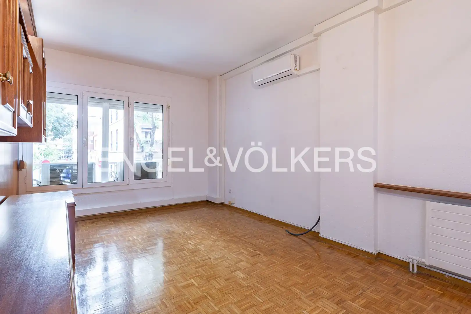 Wohnzimmer von Wohnung zum Verkauf in Barcelona mit Klimaanlage, Heizung und Parkett