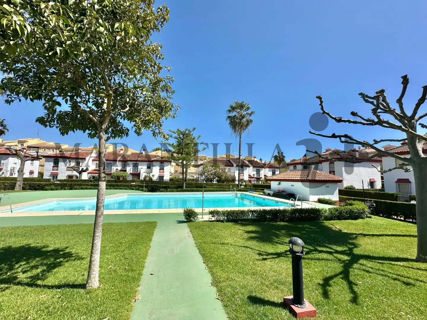Vista exterior de Planta baixa en venda en Islantilla amb Jardí privat, Terrassa i Moblat