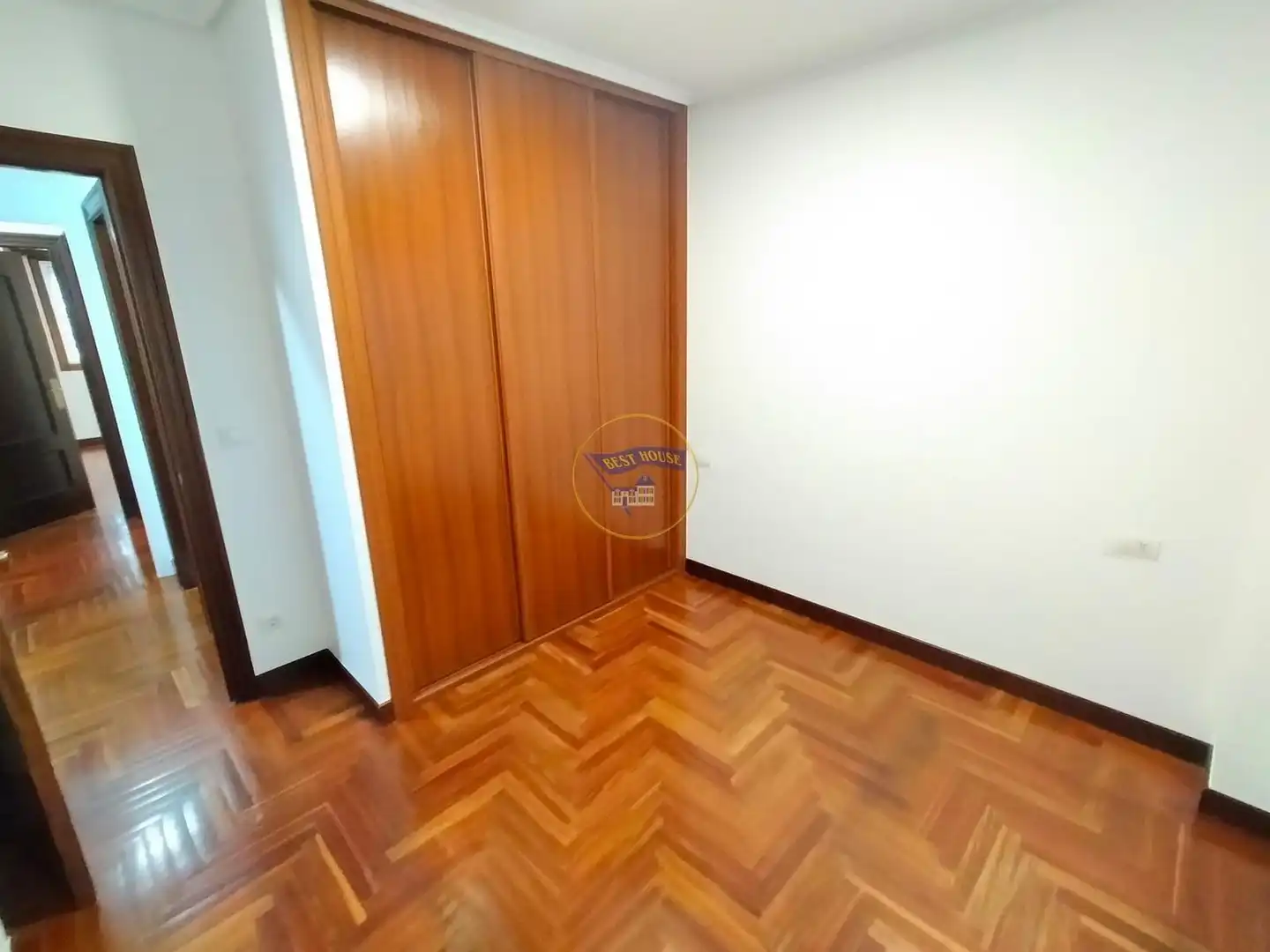 Flat for rent in Vigo   with Heating, Parquet flooring and Furnished