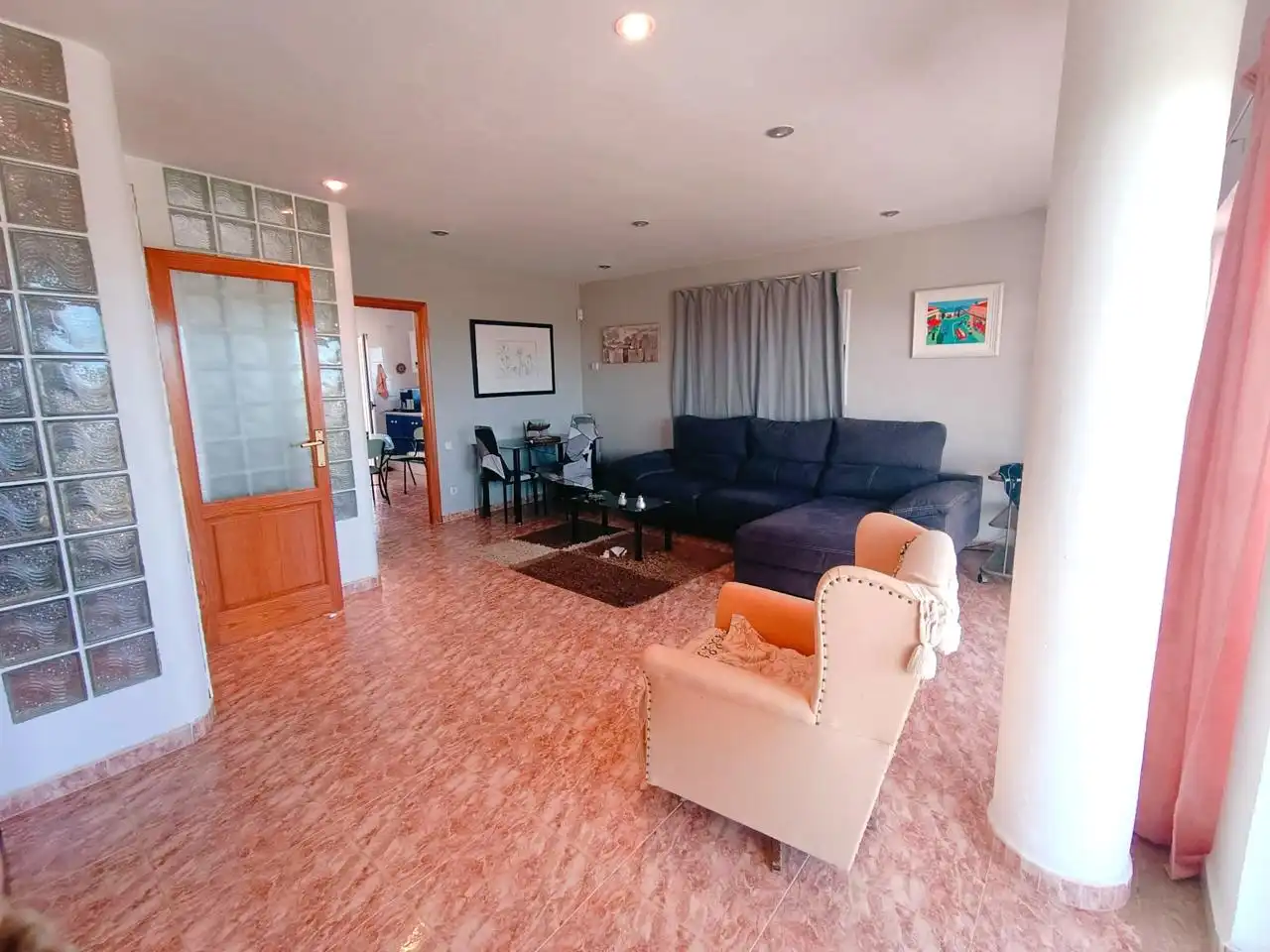 Sala d'estar de Casa o xalet en venda en Oliva amb Aire condicionat, Jardí privat i Terrassa