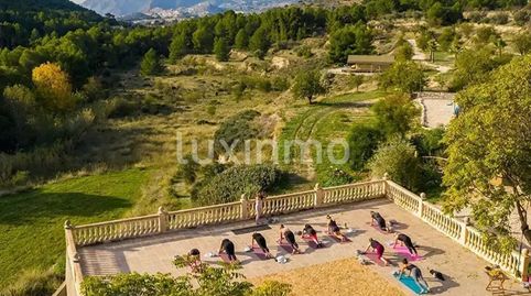 Encantadora finca de 6 dormitorios con piscina privada y casa de invitados en Xixona