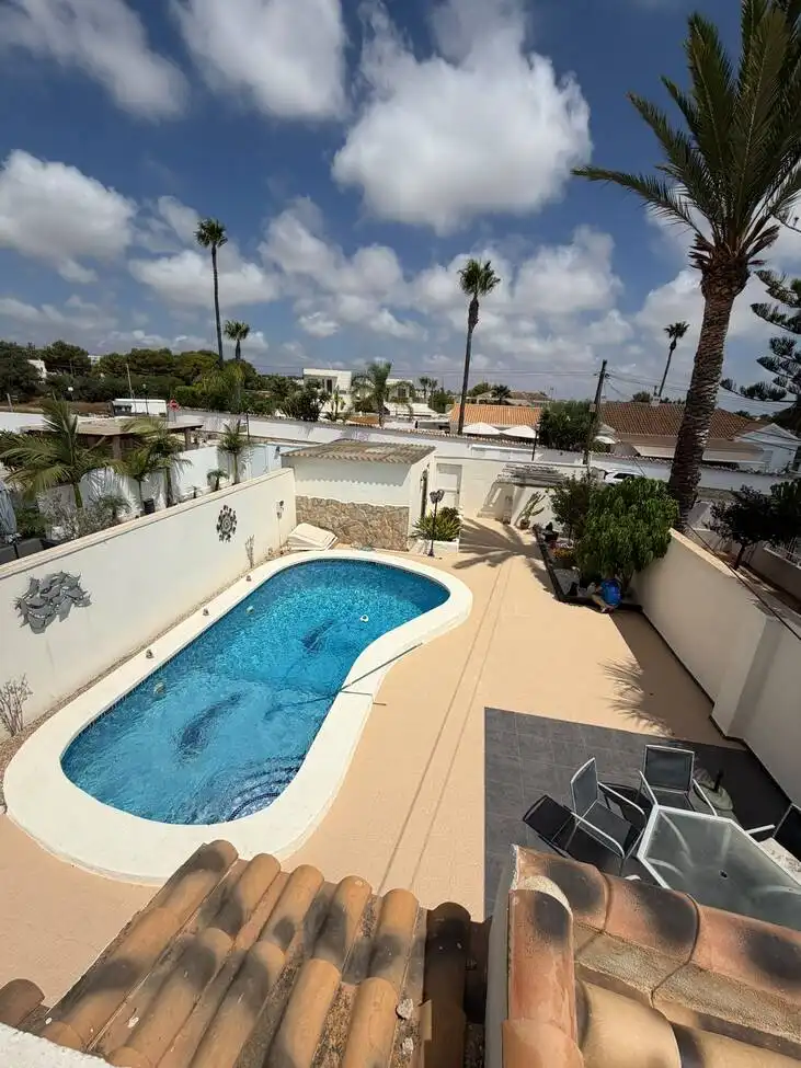 Casa aparellada amb piscina en venda a Orihuela Costa, imagen 2
