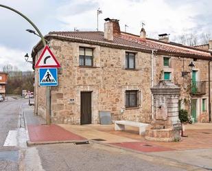 Vista exterior de Casa adosada en venda en Salas de los Infantes amb Traster