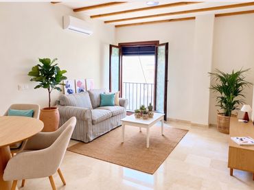 Flat with balcony to rent in Calle Jesús Cautivo