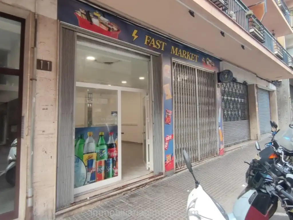 Local commercial à louer à Avenida Frederic Mistral