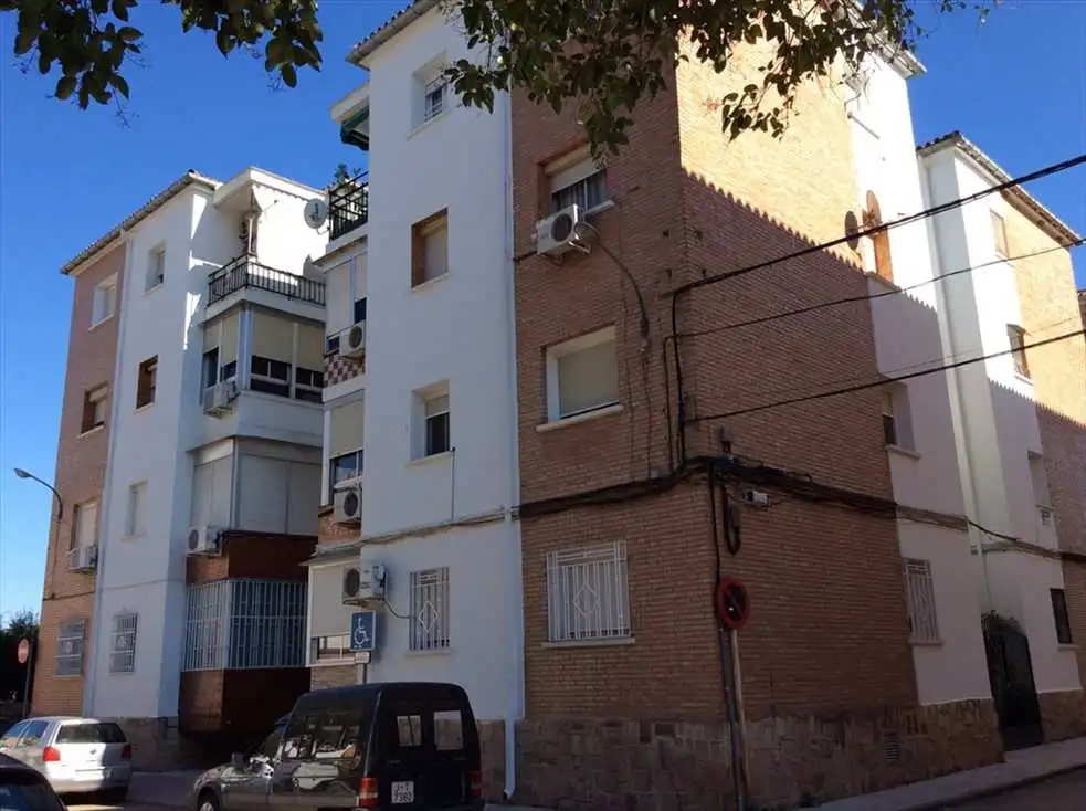 Exterior view of Flat for sale in Linarejos