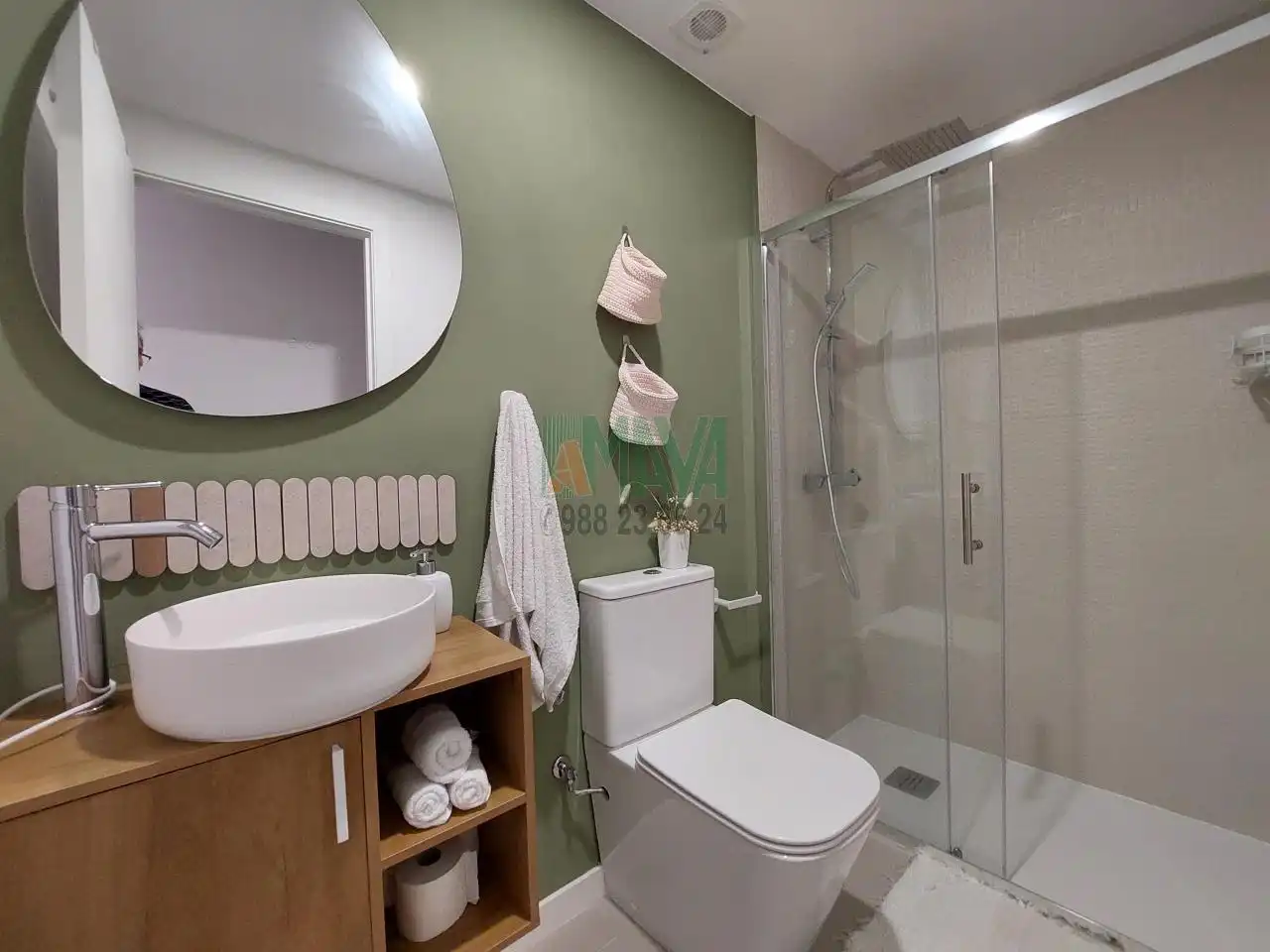 Baño de Apartamento en venta en San Cibrao das Viñas con Amueblado