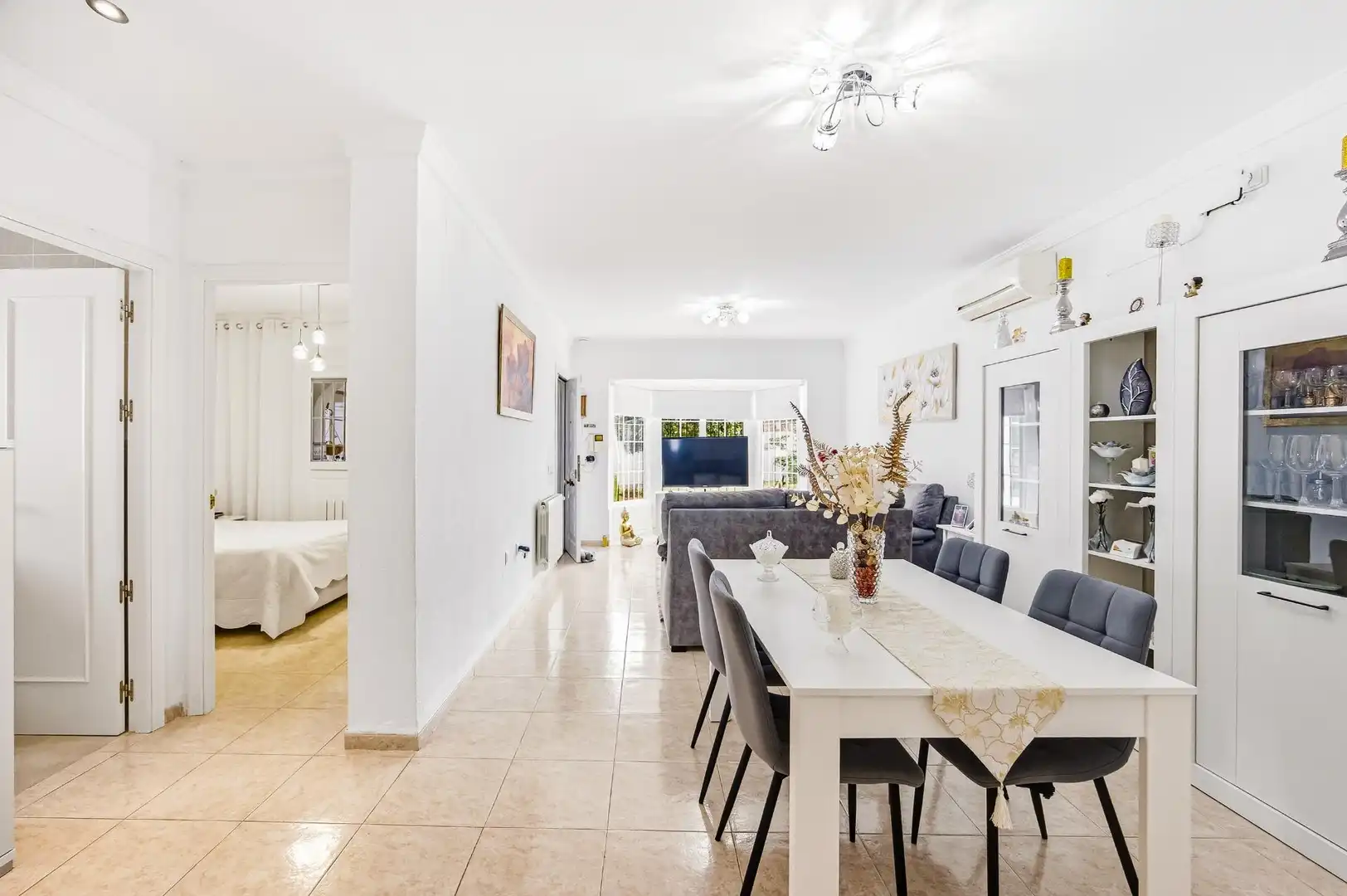 Comedor de Casa o chalet en venta en Chiclana de la Frontera con Aire acondicionado, Calefacción y Jardín privado