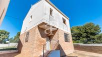 Vista exterior de Casa o xalet en venda en Turís amb Jardí privat i Terrassa