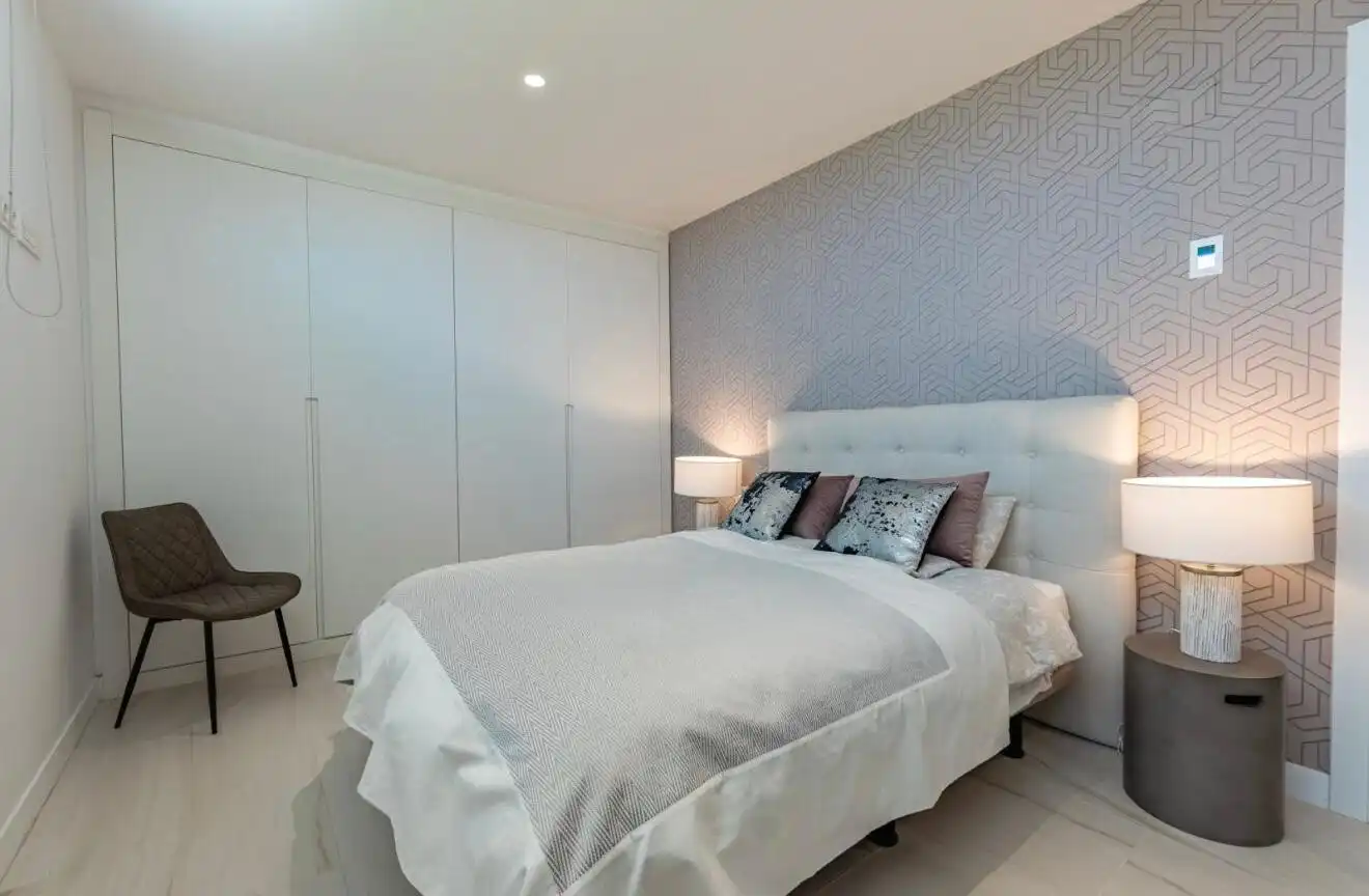 Dormitori de Casa o xalet de lloguer en Marbella amb Aire condicionat, Jardí privat i Terrassa