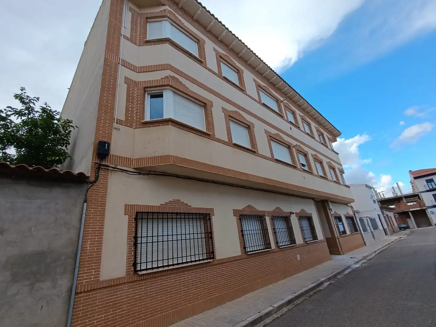 Vista exterior de Piso en venta en Argamasilla de Alba con Aire acondicionado y Terraza