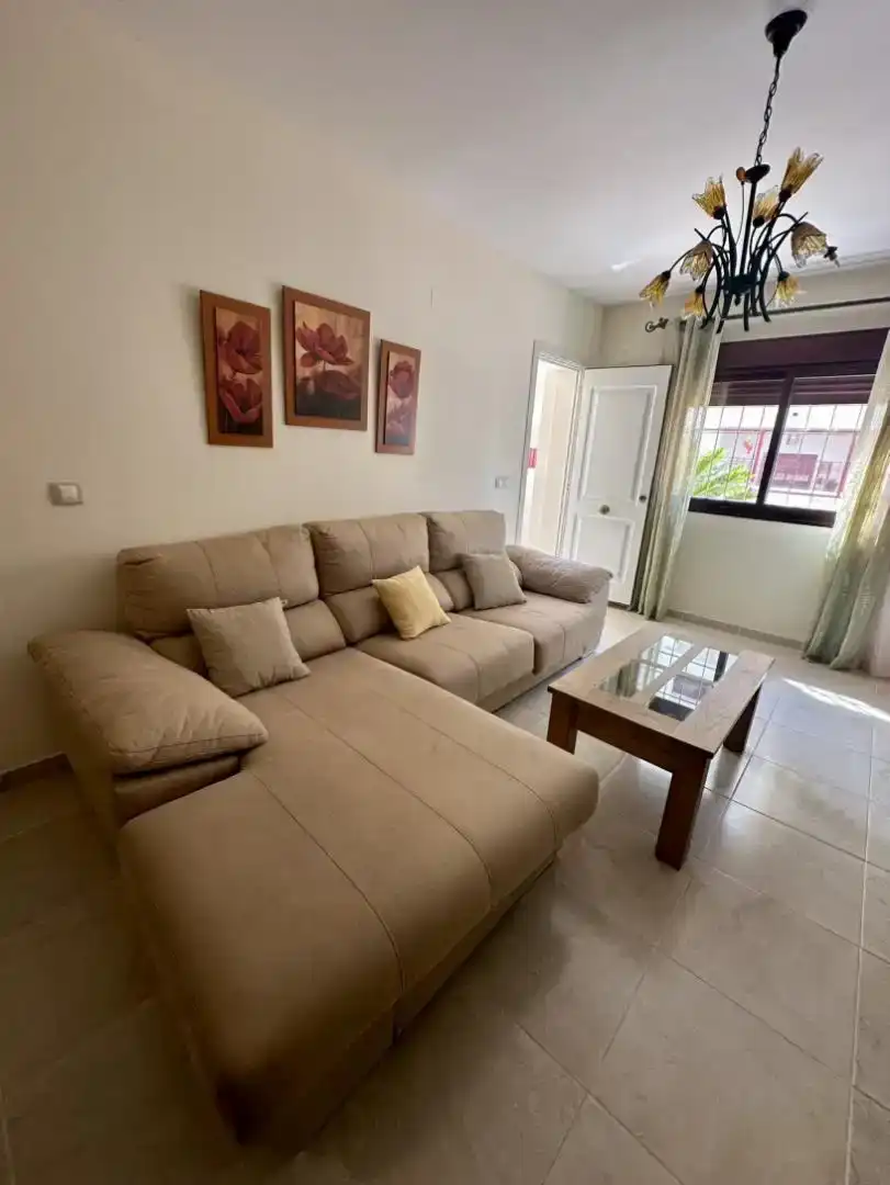 Wohnzimmer von Wohnung zur Miete in Rota mit Möbliert