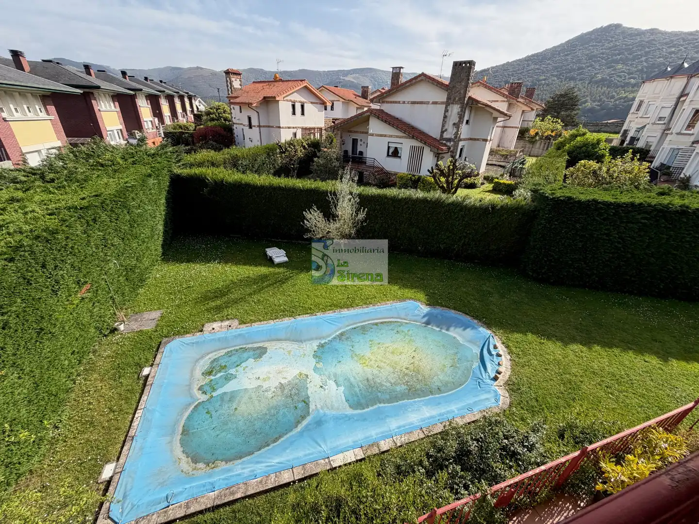 Piscina de Casa o chalet en venta en Castro-Urdiales con Calefacción, Jardín privado y Terraza