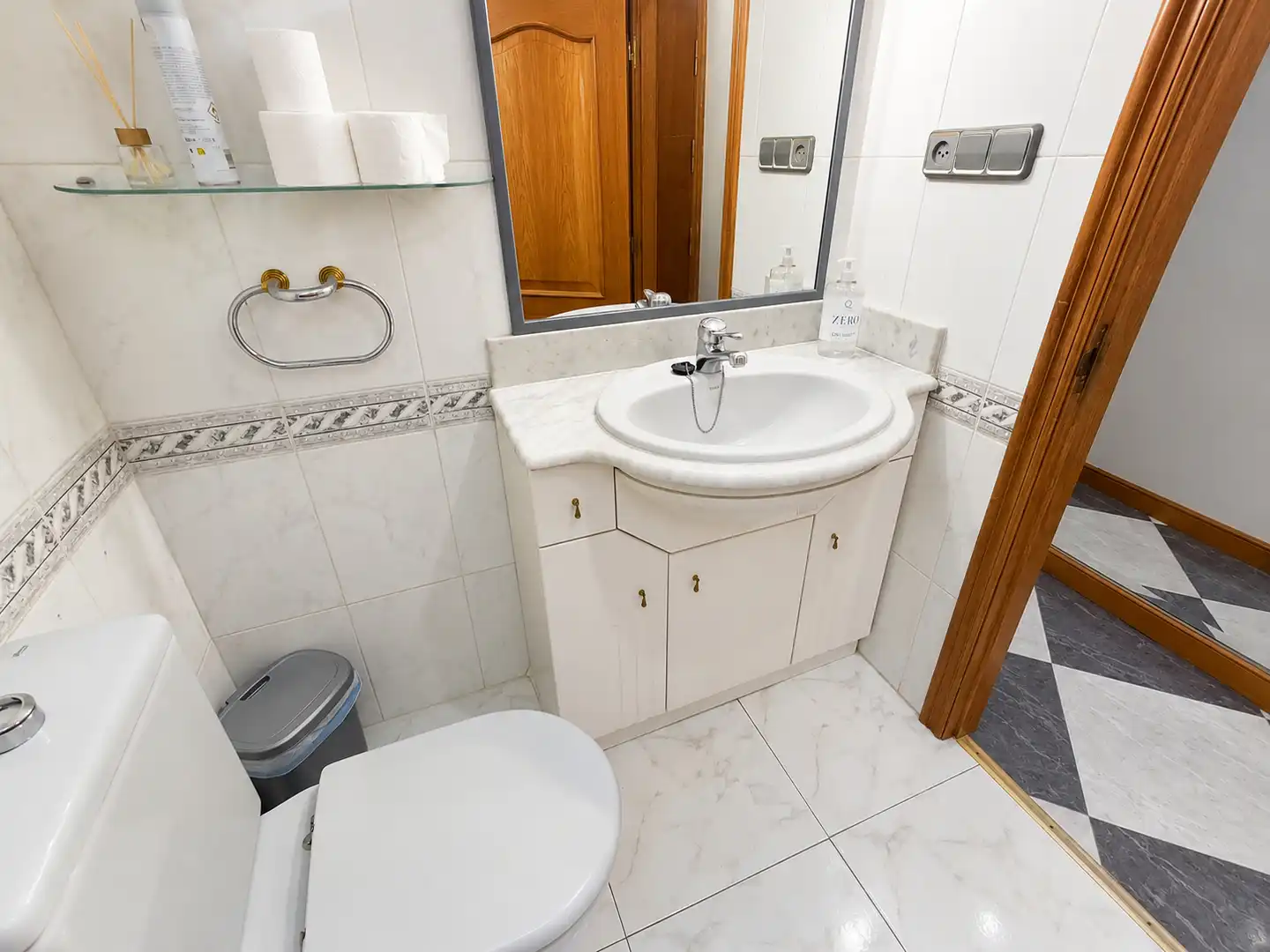 Baño de Piso de alquiler en Santander con Amueblado y Horno