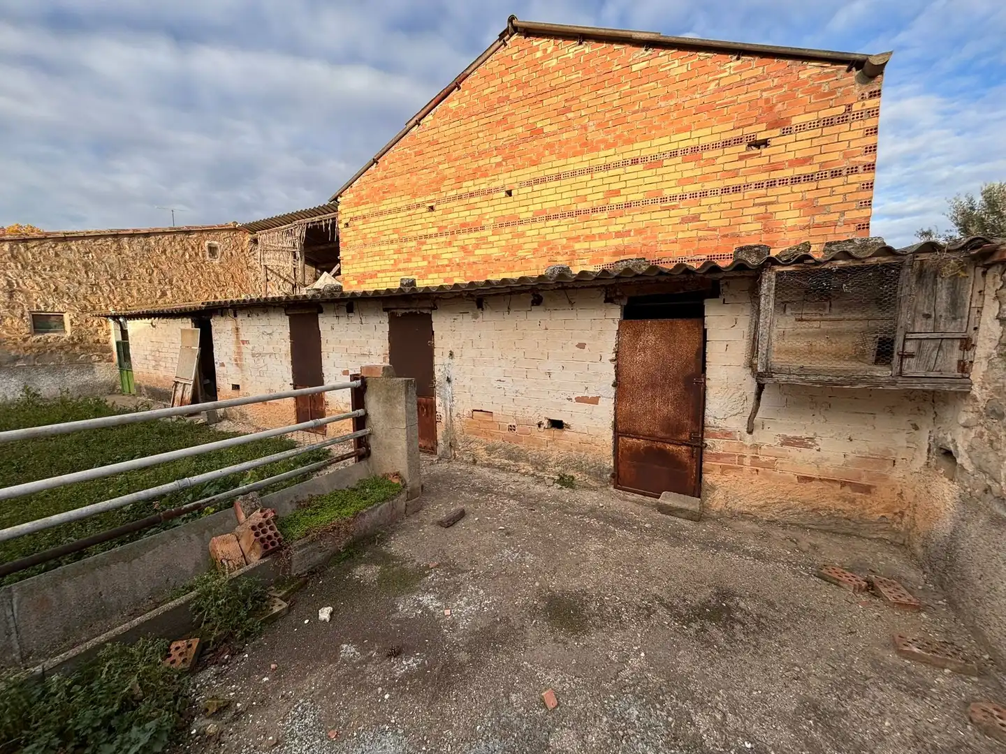 Exterior view of Country homes for sale in Sariñena