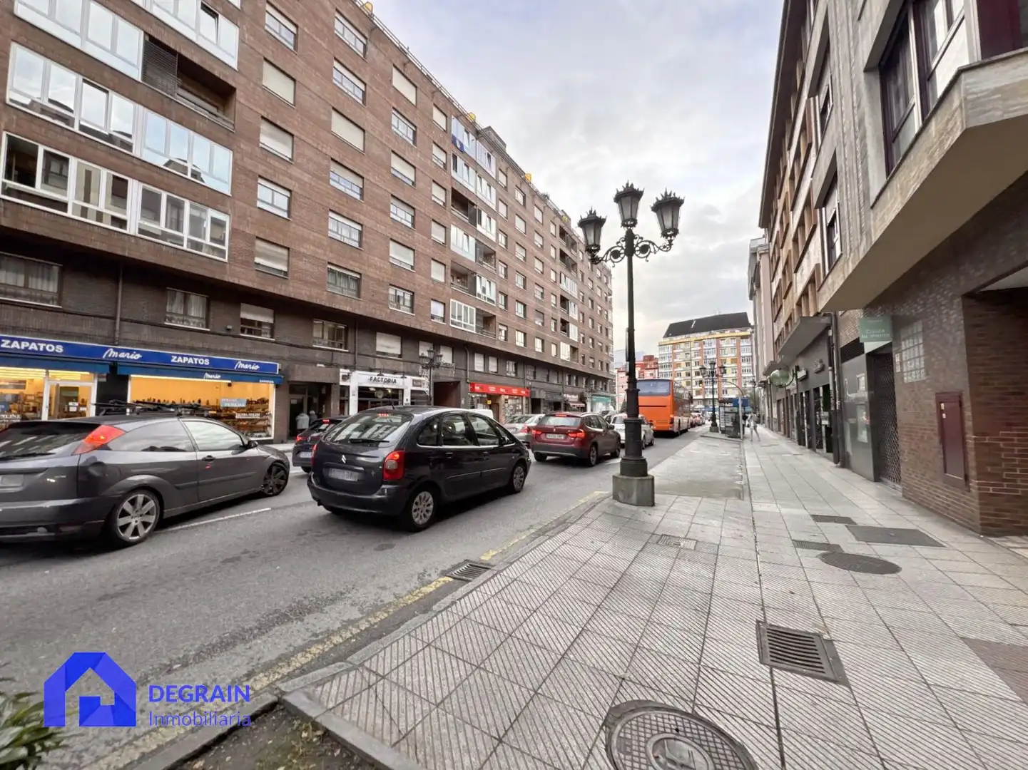 Vista exterior de Local de lloguer en Oviedo 