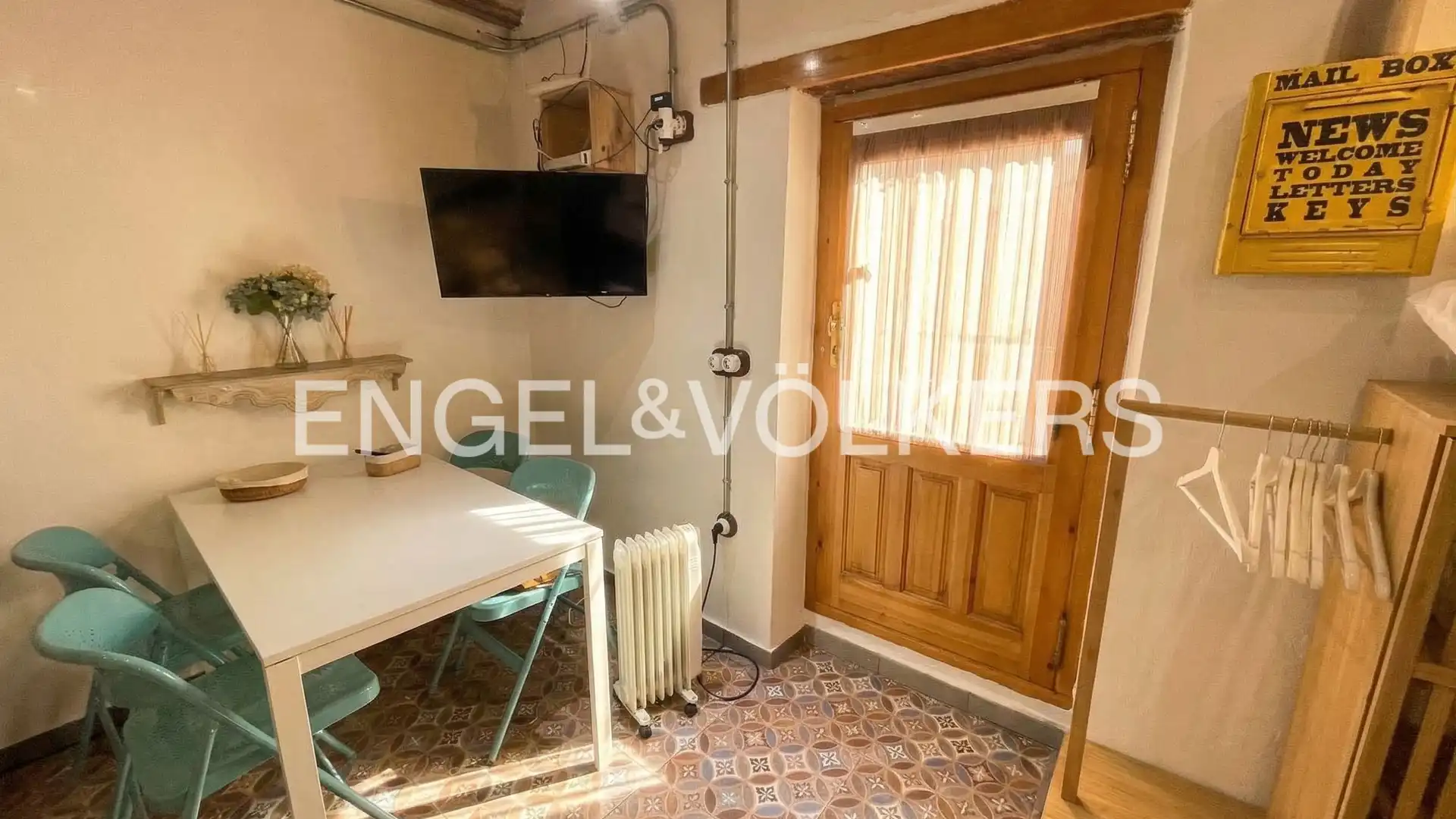 Flat for rent in Carrer del Comte de Montornés, La Xerea