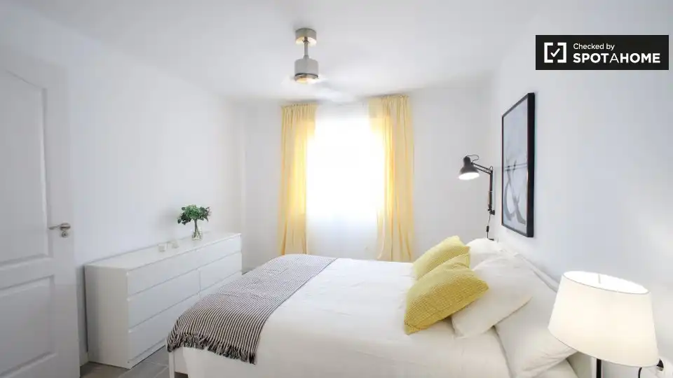 Bedroom of Flat for rent in Valencia  with Air Conditioner, Heating and Furnished