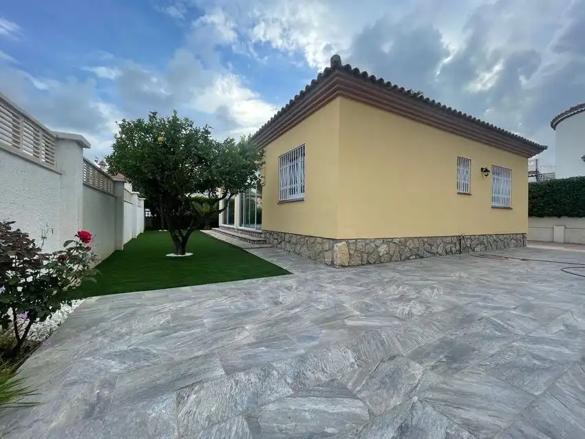 House with pool for sale in Miami Platja, imagen 5