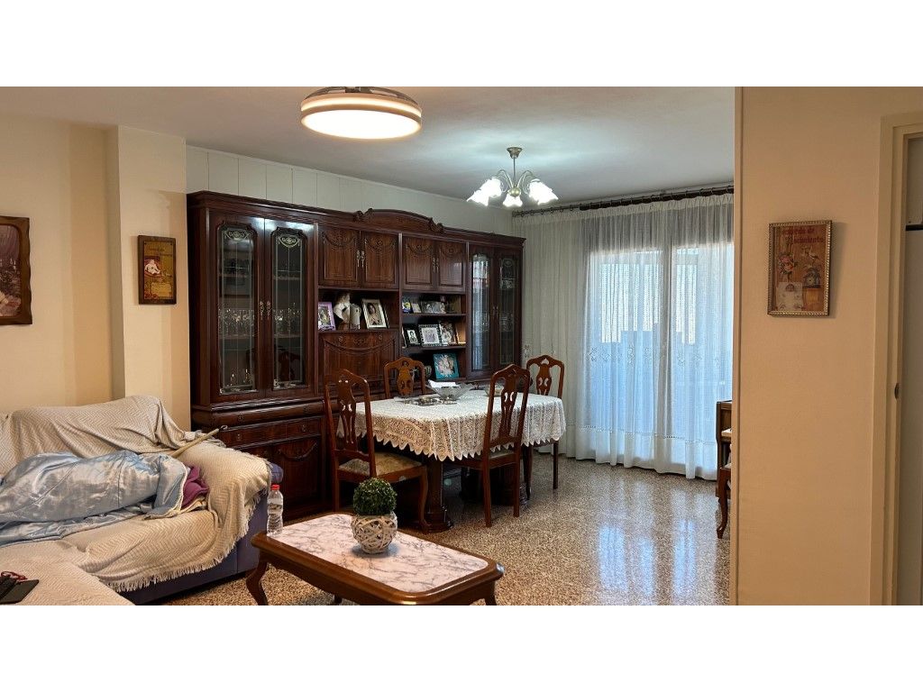 Piso en venta en Calle Pintor Guardia