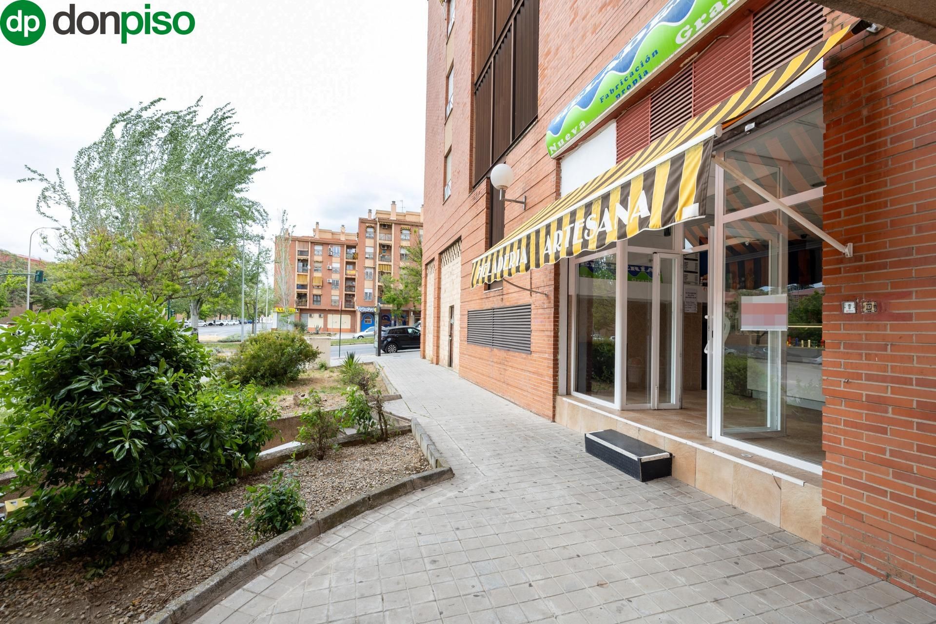 Premises for sale in  Granada Capital  with Air Conditioner