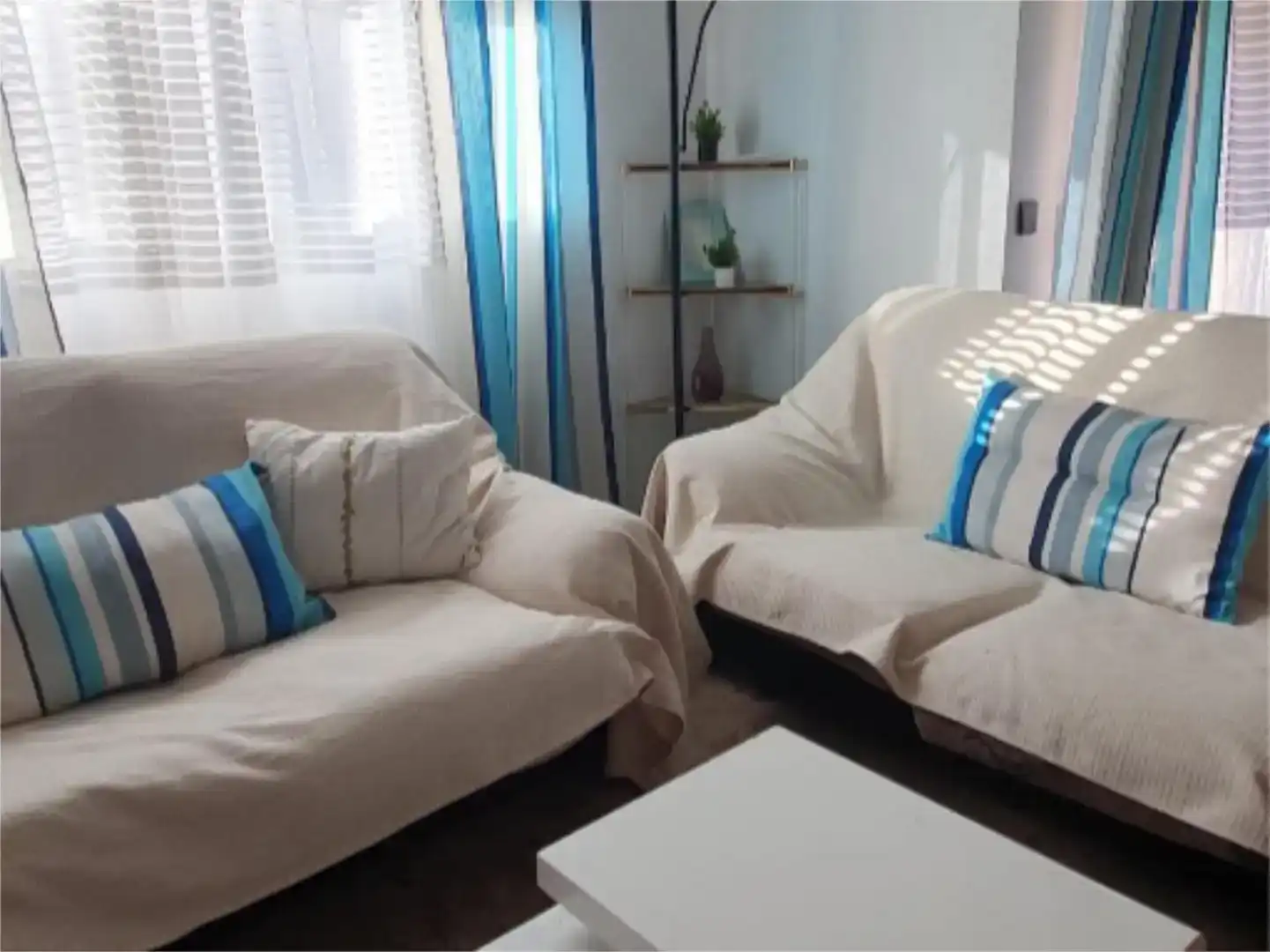 Living room of Flat for rent in Zona Hospital