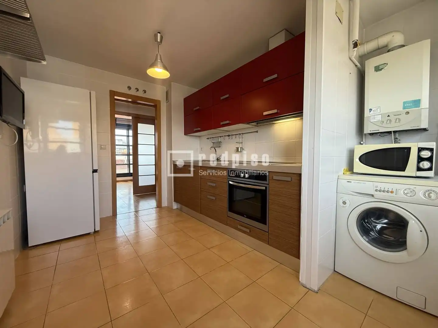 Cocina de Ático de alquiler en Madrid con Aire acondicionado, Calefacción y Jardín privado