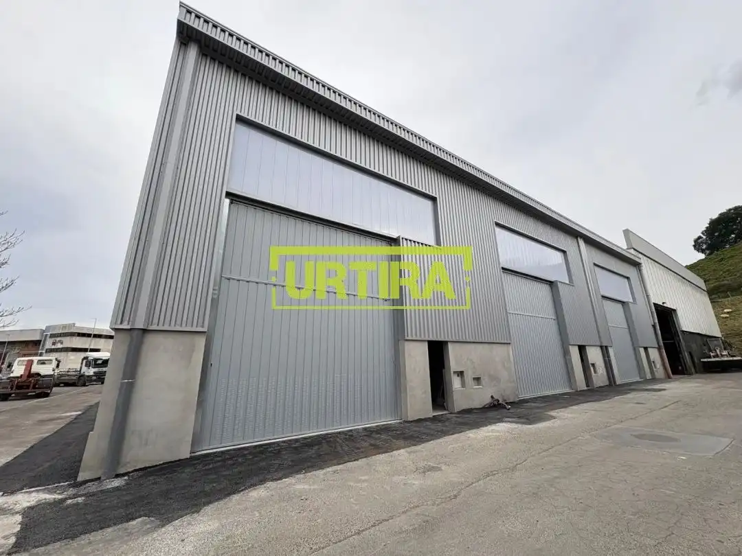 Vista exterior de Nave industrial en venta en Zarautz