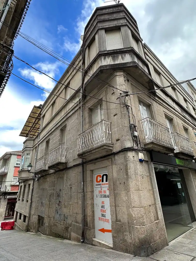 Vista exterior de Edificio en venta en O Carballiño  
