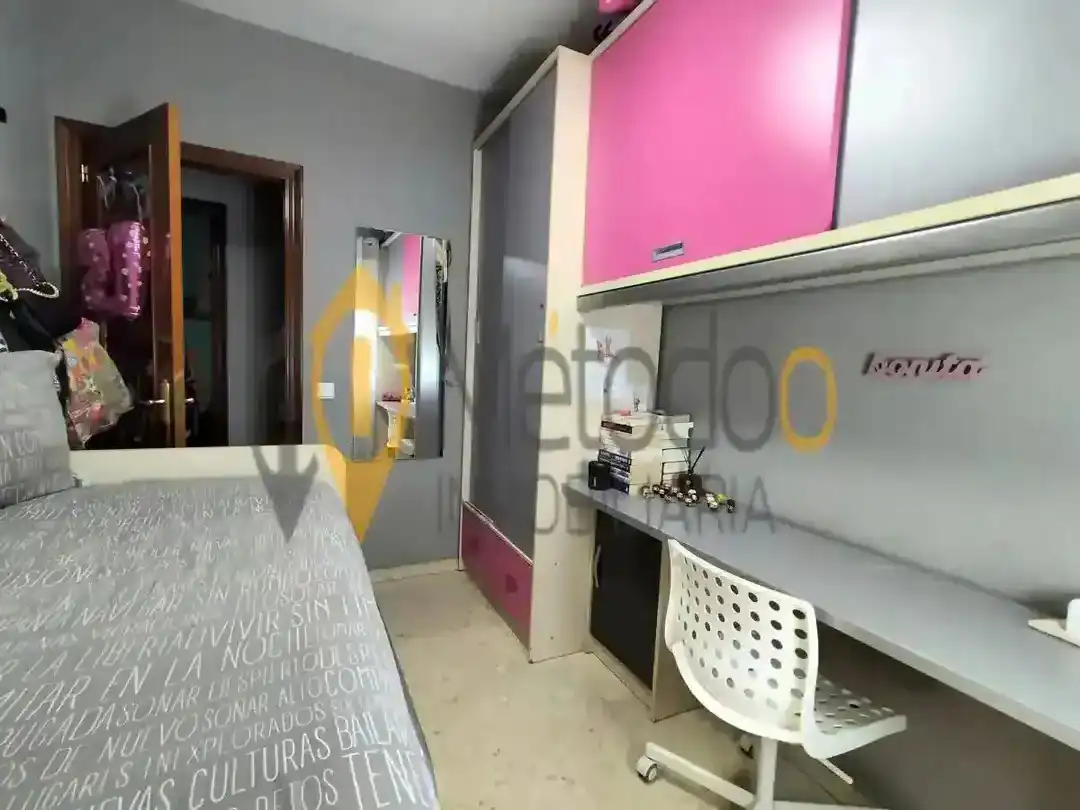 Bedroom of Flat for sale in Sevilla  with Air Conditioner, Heating and Furnished