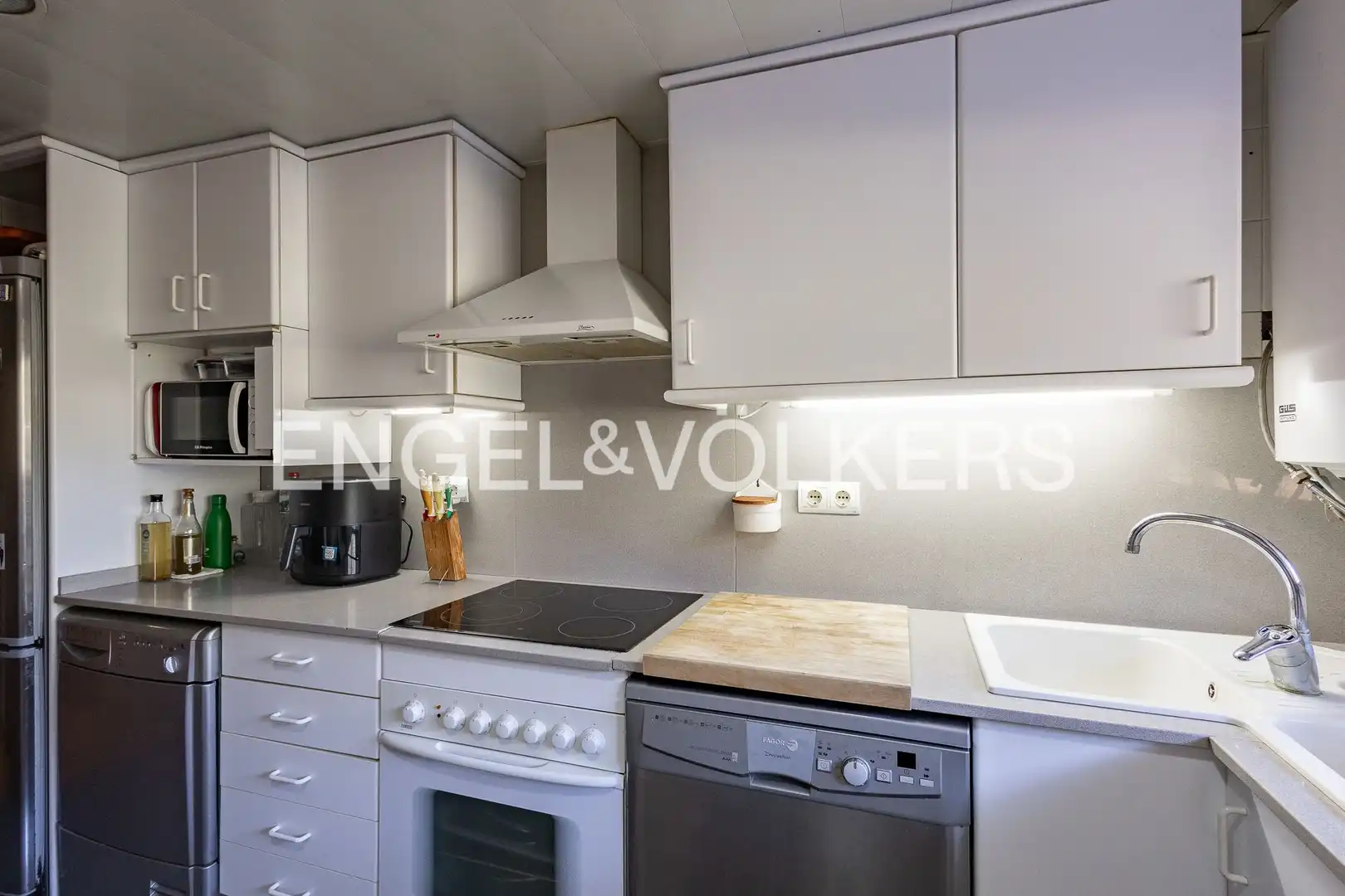 Kitchen of Flat for sale in Castelldefels  with Air Conditioner, Heating and Parquet flooring