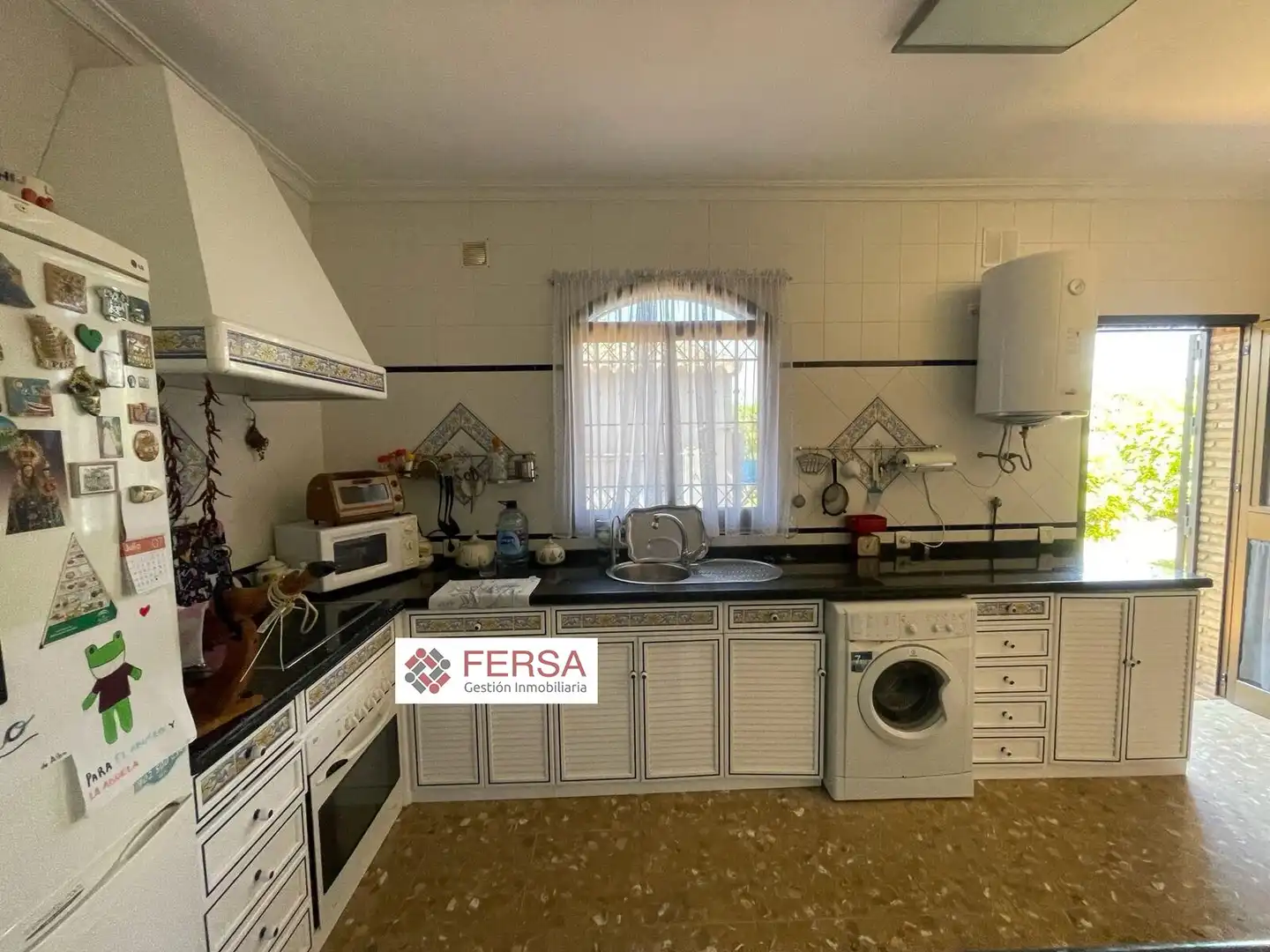 Cuina de Casa o xalet en venda en El Puerto de Santa María amb Aire condicionat, Calefacció i Jardí privat