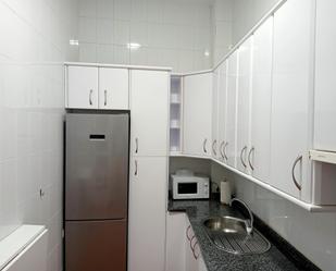 Cuina de Apartament de lloguer en  Sevilla Capital amb Aire condicionat