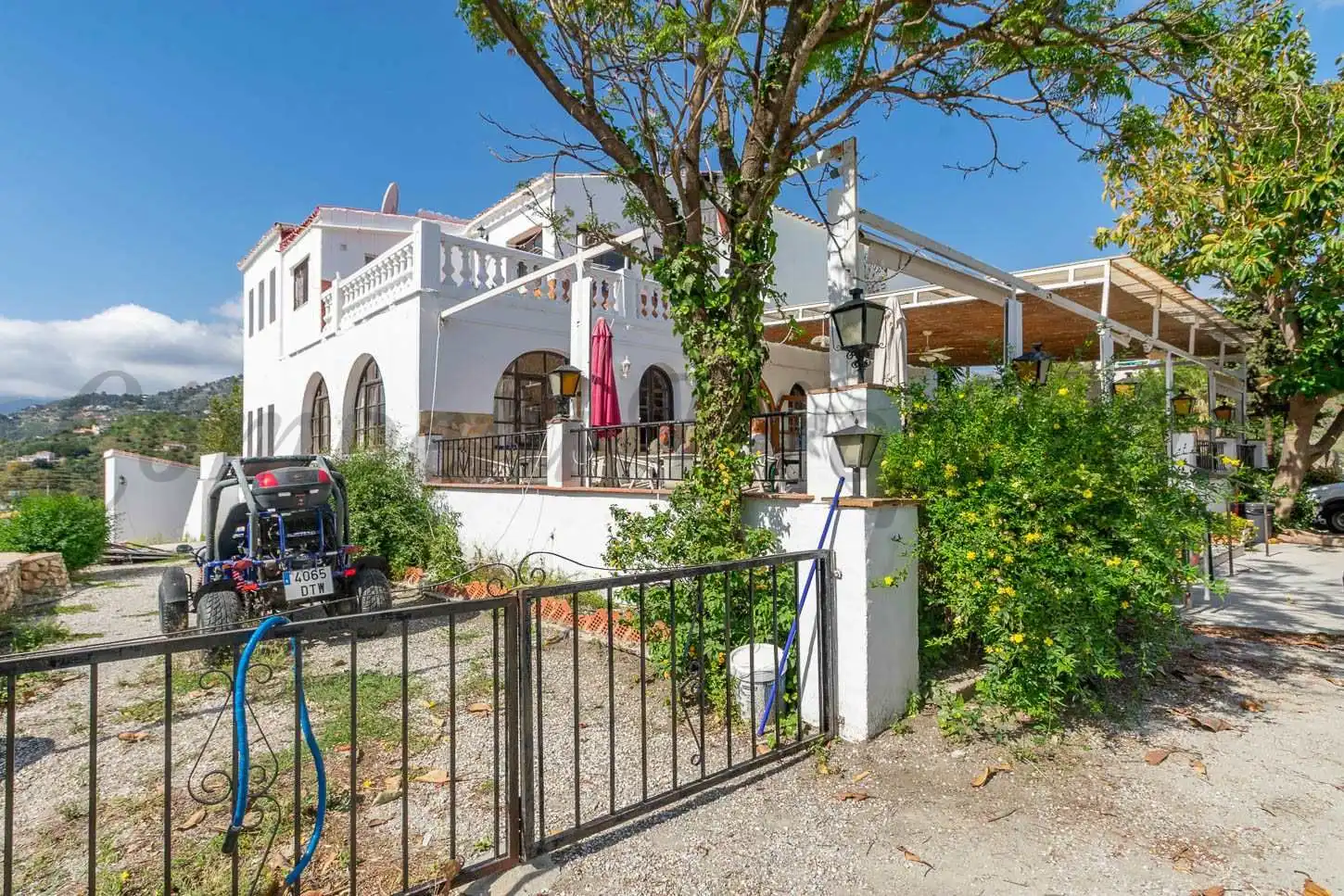 Casa con jardín en venta en Cómpeta