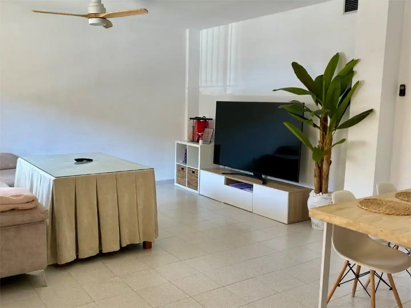Sala d'estar de Casa adosada per a compartir en Mérida amb Aire condicionat i Moblat